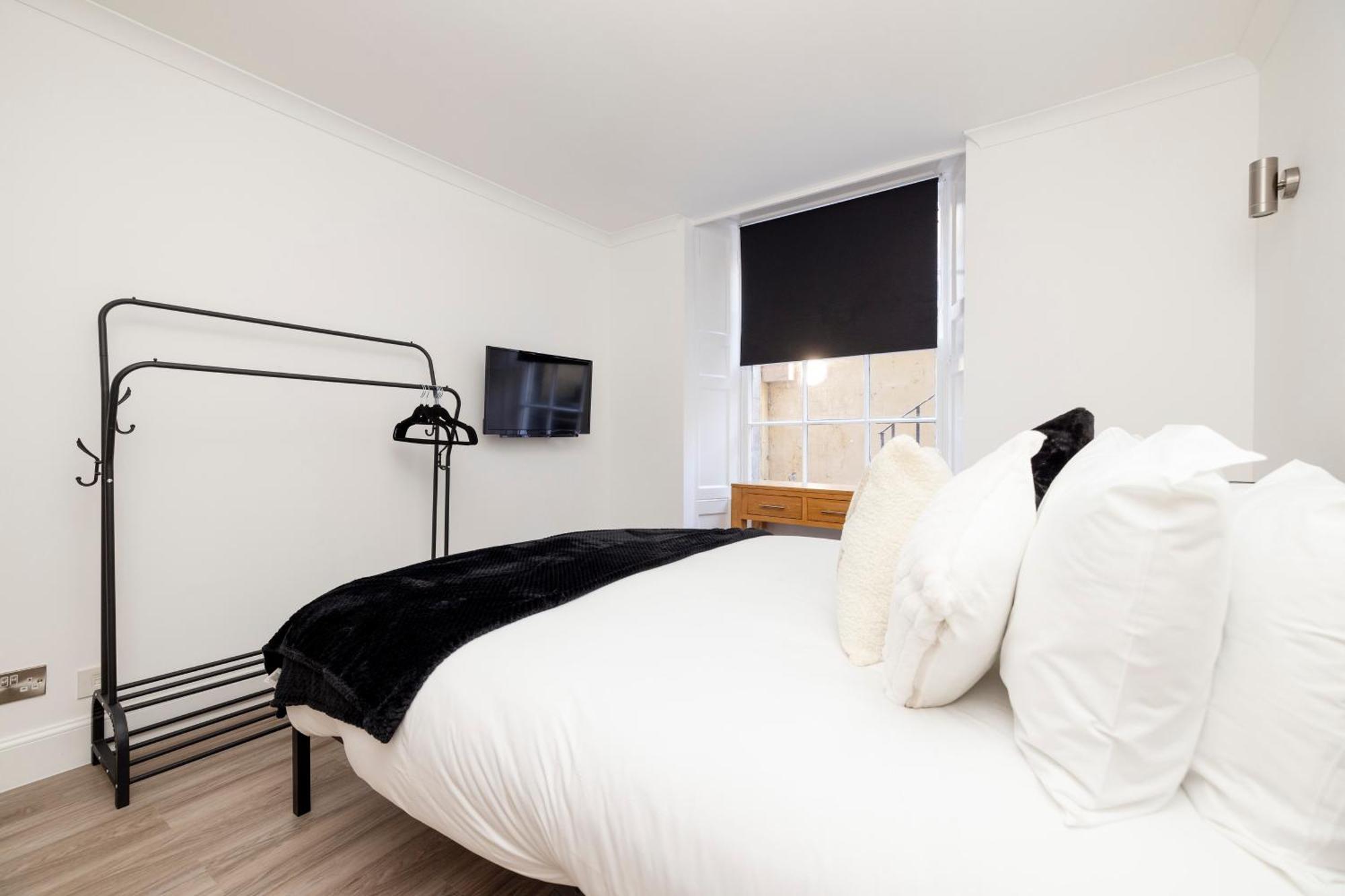 Joivy 3Br Flat In Haymarket With Free Parking Edimburgo Esterno foto