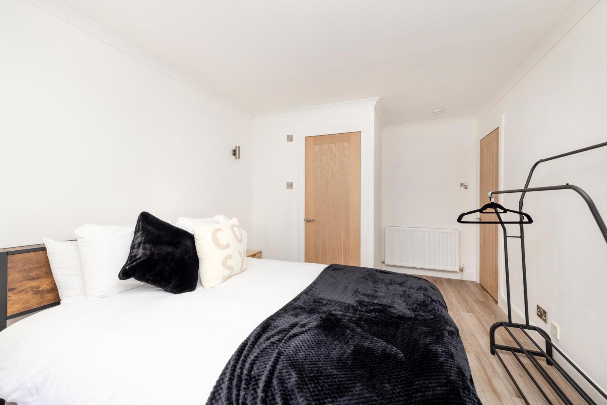 Joivy 3Br Flat In Haymarket With Free Parking Edimburgo Esterno foto